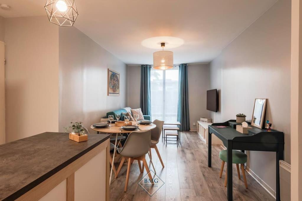 Toy Story Apartment Disneyland Bmyguest Шессі Екстер'єр фото