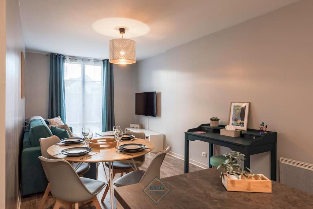 Toy Story Apartment Disneyland Bmyguest Шессі Екстер'єр фото