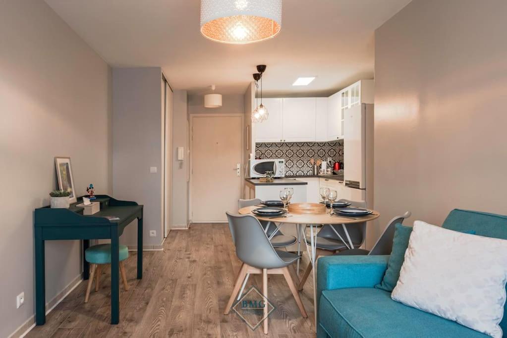 Toy Story Apartment Disneyland Bmyguest Шессі Екстер'єр фото